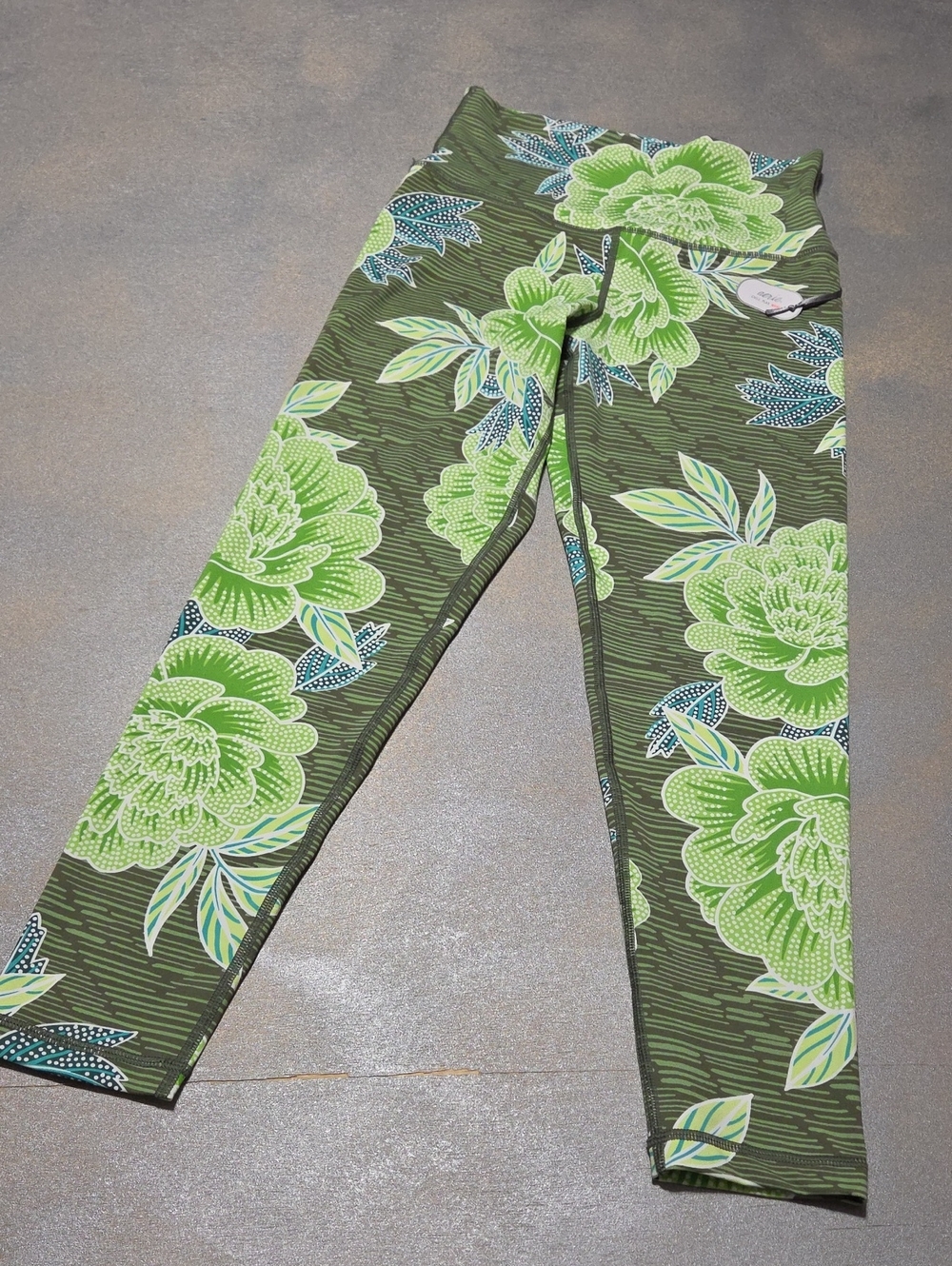 Floral High-Rise Stretch Leggings in Olive Green 7/8 Legging
